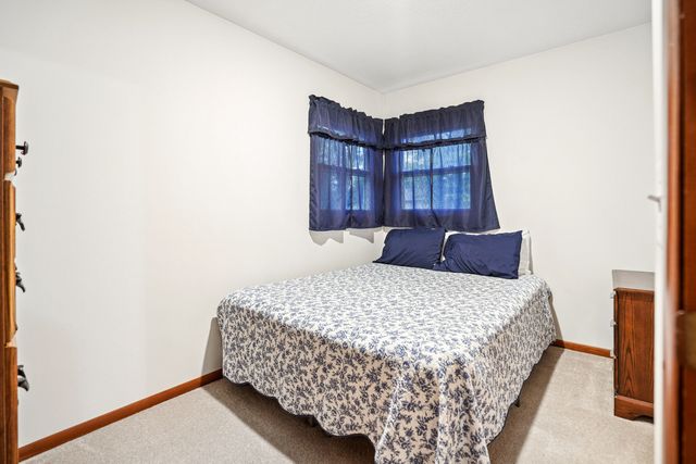 2833 Magnolia Drive, Bettendorf, IA 52722
