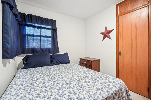 2833 Magnolia Drive, Bettendorf, IA 52722