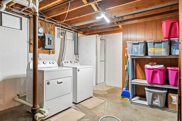 2833 Magnolia Drive, Bettendorf, IA 52722