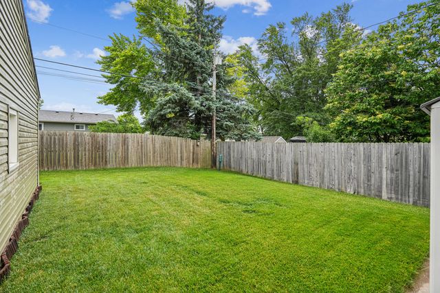 2833 Magnolia Drive, Bettendorf, IA 52722
