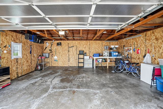 2833 Magnolia Drive, Bettendorf, IA 52722