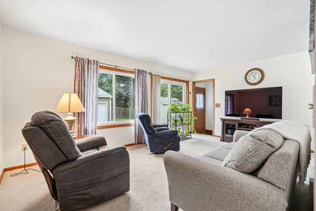 2833 Magnolia Drive, Bettendorf, IA 52722