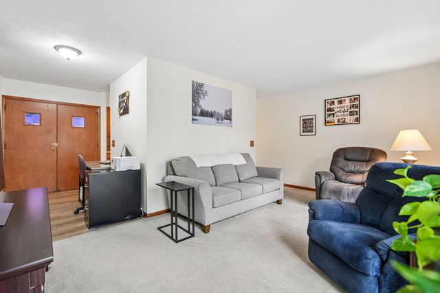 2833 Magnolia Drive, Bettendorf, IA 52722