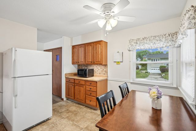 2833 Magnolia Drive, Bettendorf, IA 52722