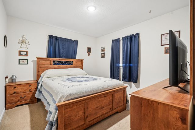 2833 Magnolia Drive, Bettendorf, IA 52722