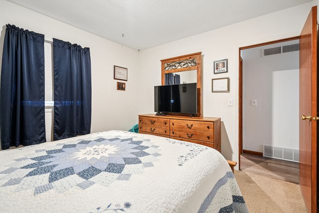 2833 Magnolia Drive, Bettendorf, IA 52722