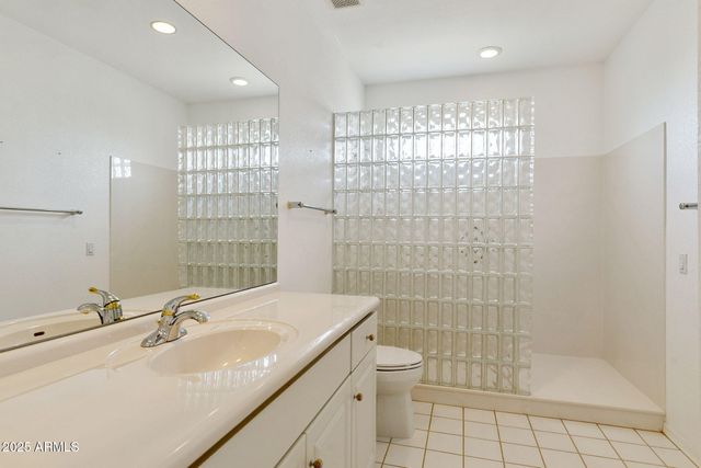 5839 W DEL LAGO Circle, Glendale, AZ 85308