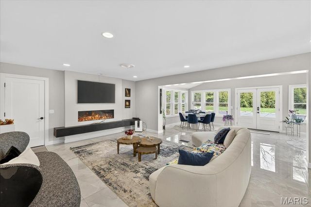 1324 Brynnwood Drive, Ladue, MO 63124