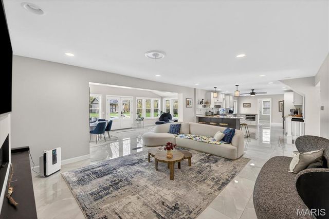 1324 Brynnwood Drive, Ladue, MO 63124