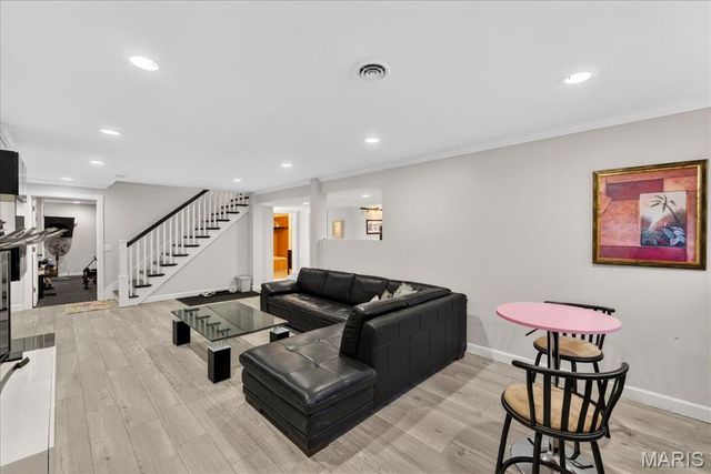 1324 Brynnwood Drive, Ladue, MO 63124