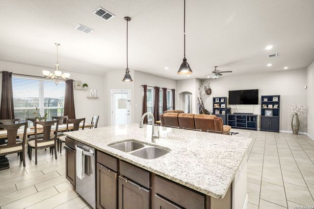 117 Fairway, Floresville, TX 78114