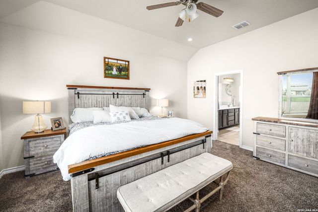 117 Fairway, Floresville, TX 78114