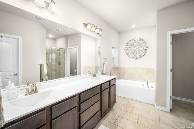 117 Fairway, Floresville, TX 78114