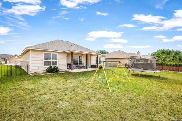 117 Fairway, Floresville, TX 78114