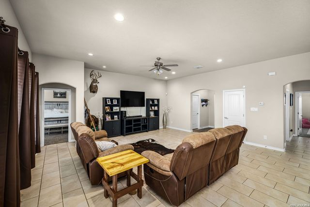 117 Fairway, Floresville, TX 78114