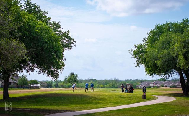 117 Fairway, Floresville, TX 78114