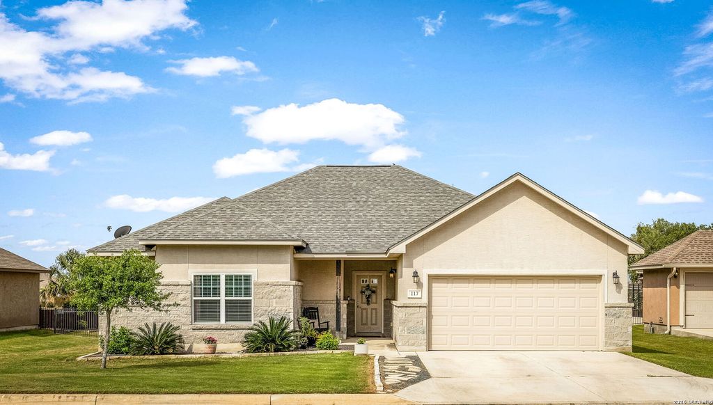 117 Fairway, Floresville, TX 78114