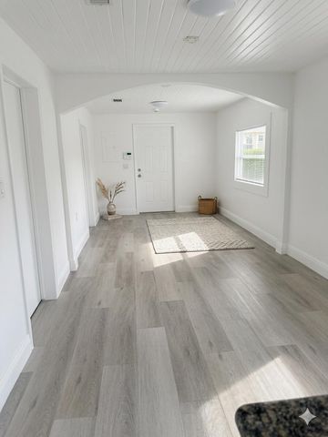 1527 NW 63rd Street, Miami, FL 33147