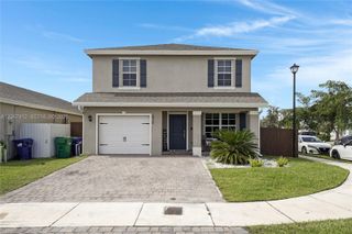 572 NE 6th Place, Homestead, FL 33034