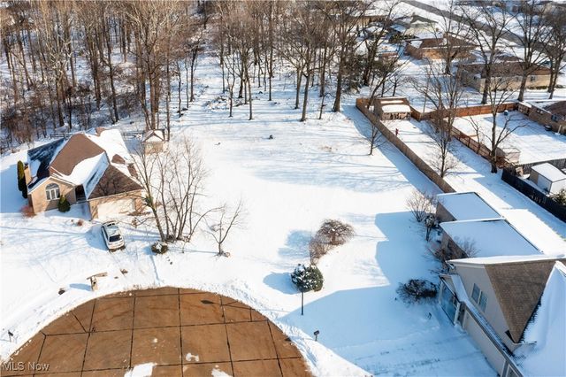 872 E Dawnwood Drive, Seven Hills, OH 44131