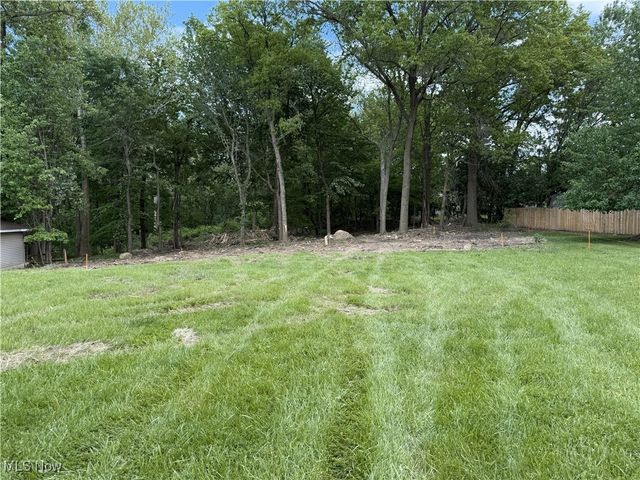 872 E Dawnwood Drive, Seven Hills, OH 44131