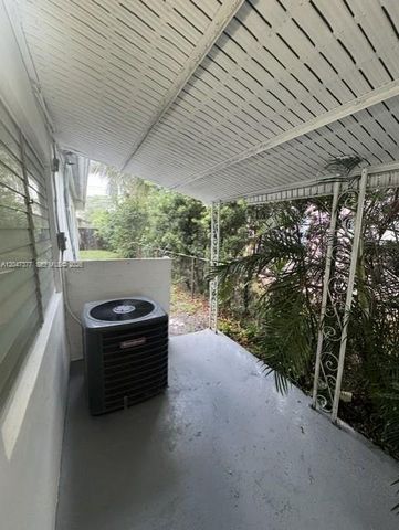 6901 Thomas Street, Hollywood, FL 33024
