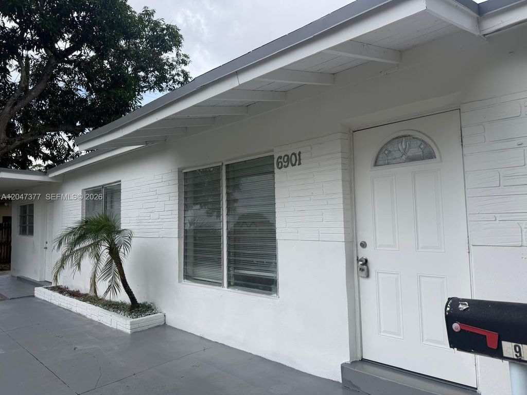 6901 Thomas Street, Hollywood, FL 33024