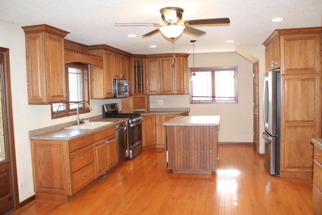 2027 Charles STREET, La Crosse, WI 54603