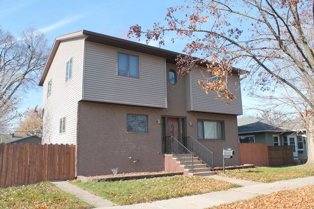 2027 Charles STREET, La Crosse, WI 54603