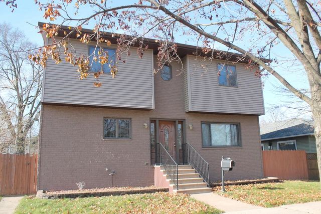 2027 Charles STREET, La Crosse, WI 54603