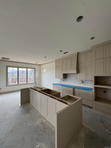 5 Mountain Brook Road, Little Rock, AR 72223