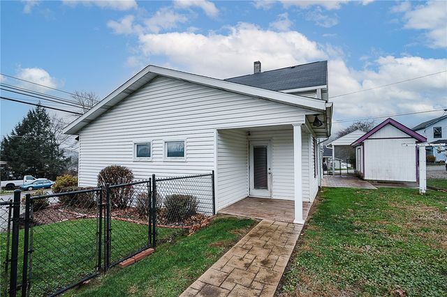 228 Harrison Ave, Robinson, PA 15949