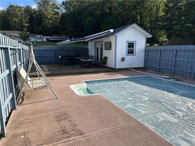 228 Harrison Ave, Robinson, PA 15949