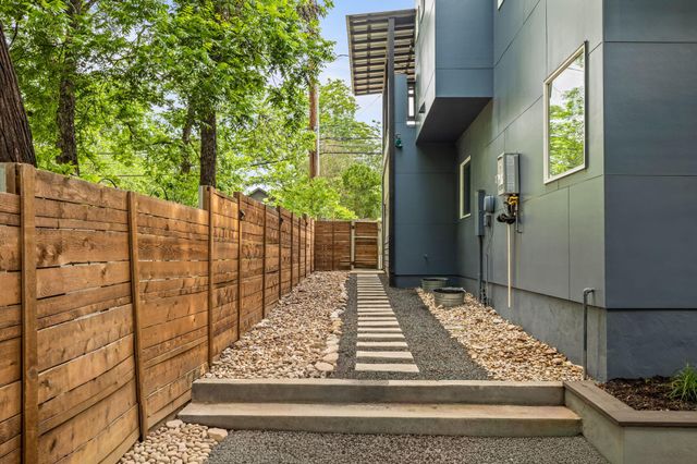 2202 Garden ST B, Austin, TX 78702