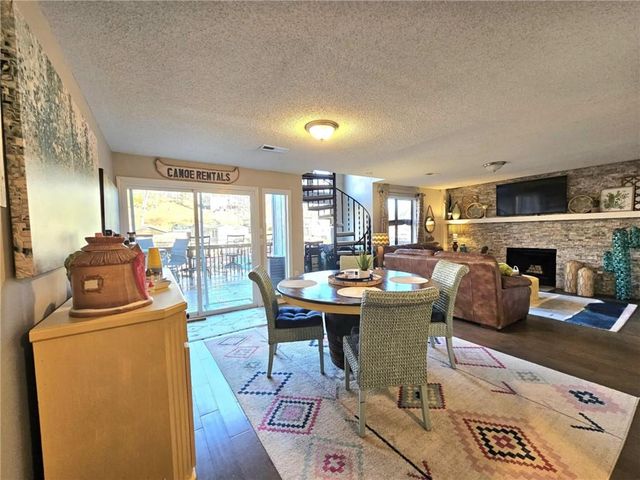 283 Sunrise Acres Point, Sunrise Beach, MO 65079