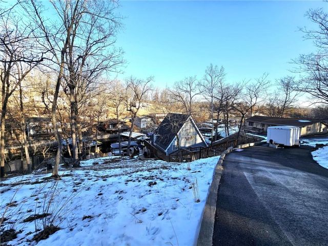 283 Sunrise Acres Point, Sunrise Beach, MO 65079