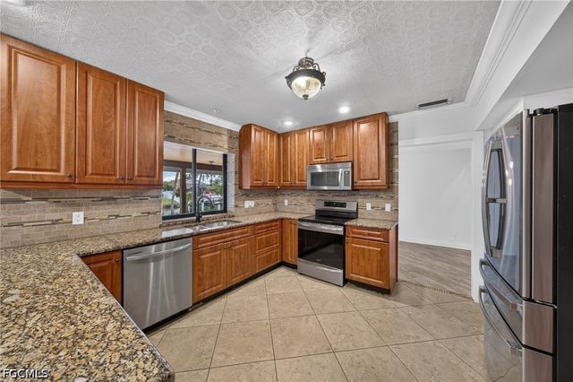 1919 SE 37th TER, Cape Coral, FL 33904