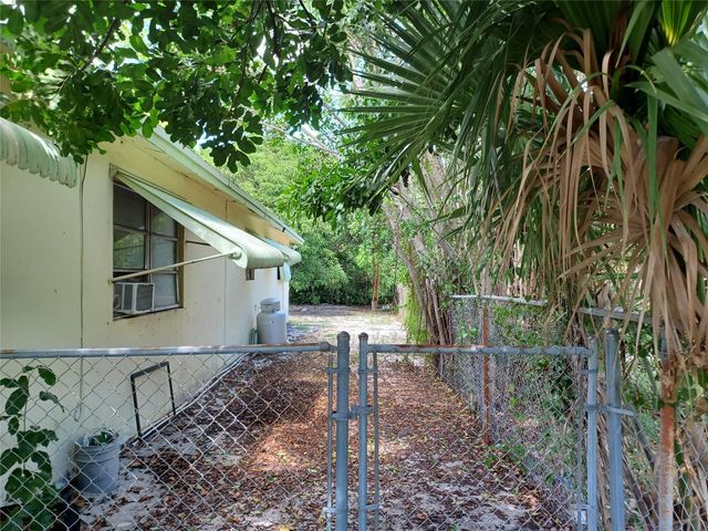 163 SW 4th St, Deerfield Beach, FL 33441