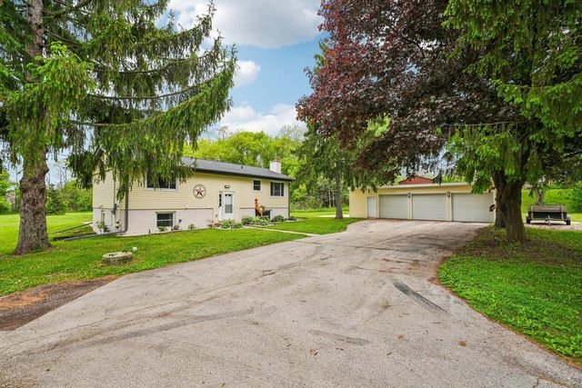 S55W33749 County Road ZZ, North Prairie, WI 53153