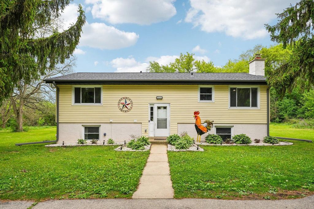 S55W33749 County Road ZZ, North Prairie, WI 53153