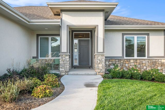 16061 CW Hadan Drive, Bennington, NE 68007