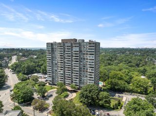 2324 Madison Road, Cincinnati, OH 45208