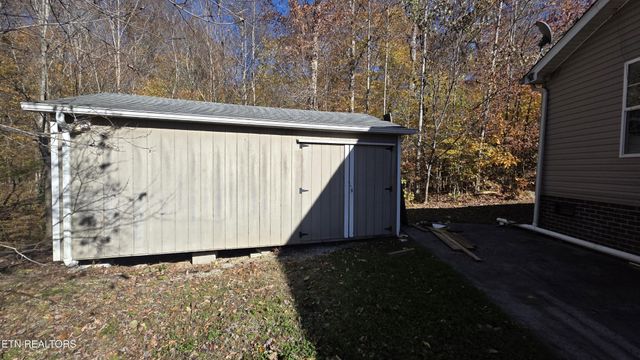 236 Loggers Lane, Clinton, TN 37716