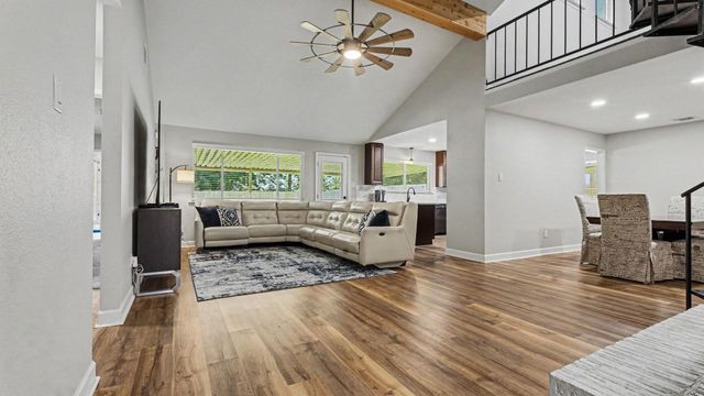 1003 N Diamondhead Boulevard, Crosby, TX 77532