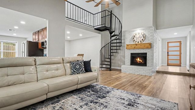 1003 N Diamondhead Boulevard, Crosby, TX 77532
