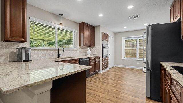 1003 N Diamondhead Boulevard, Crosby, TX 77532