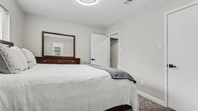 1003 N Diamondhead Boulevard, Crosby, TX 77532