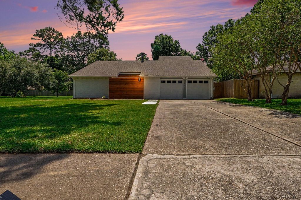 1003 N Diamondhead Boulevard, Crosby, TX 77532