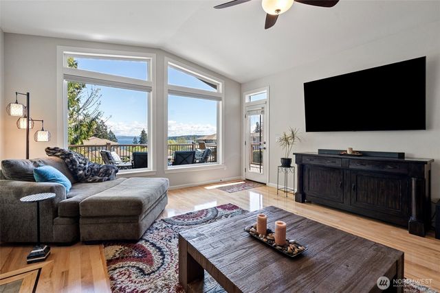 7989 E Barsay Lane, Port Orchard, WA 98366