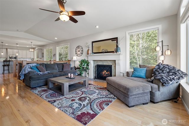 7989 E Barsay Lane, Port Orchard, WA 98366